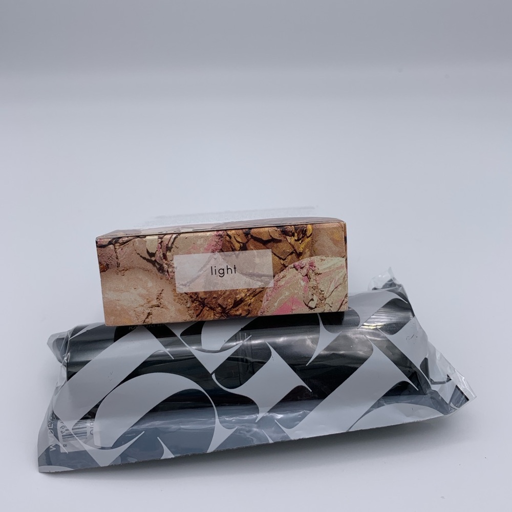 Laura Geller Baked Balance-n-Brighten Light - Picture 2 of 2